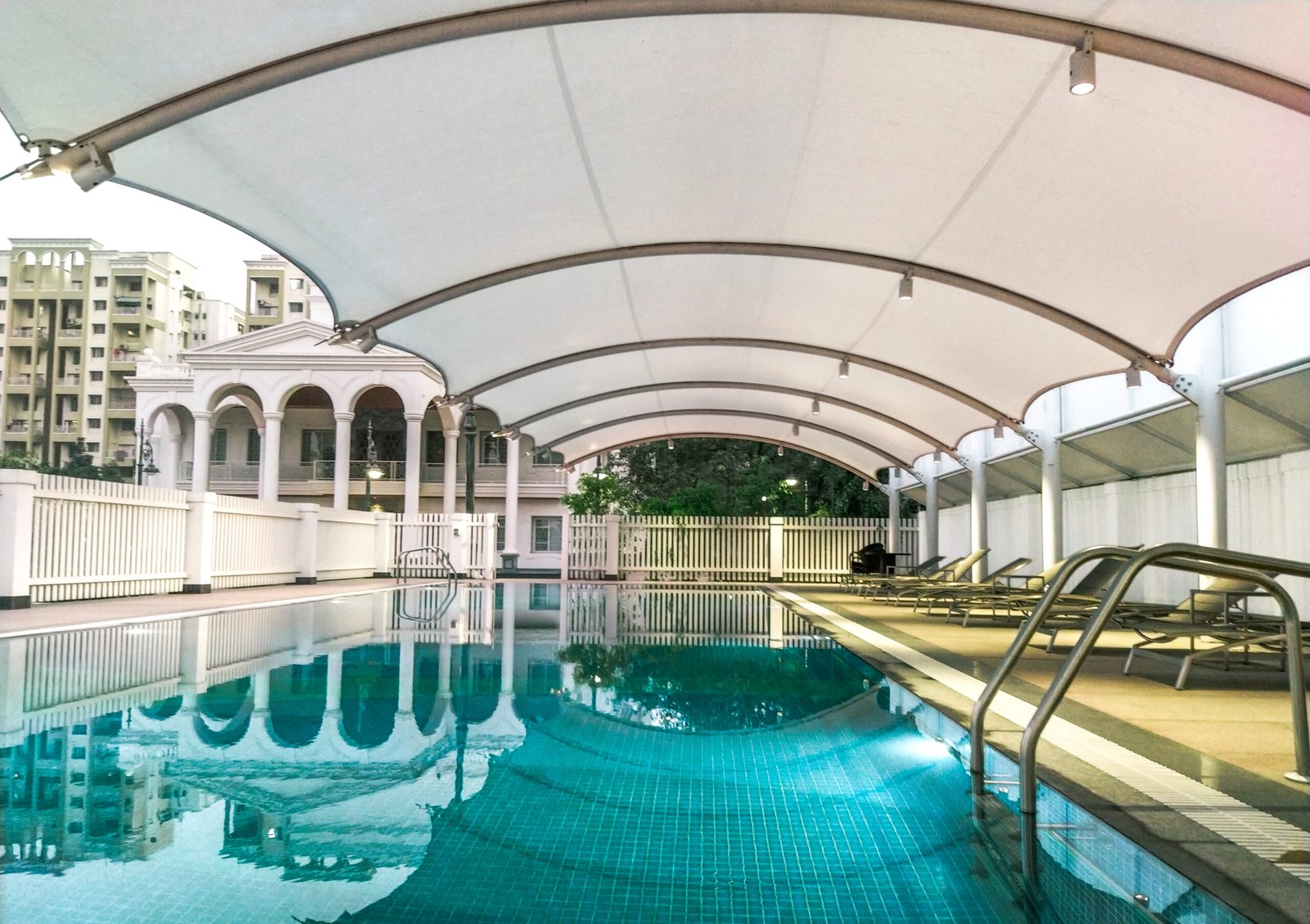 Cantilevered Vault Structure